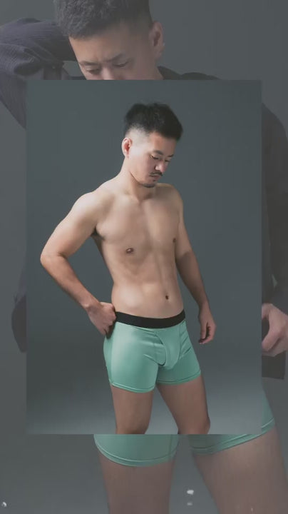 FTM向けボクサーパンツ - スモークグリーン｜Model wearing Smoke Green boxer briefs